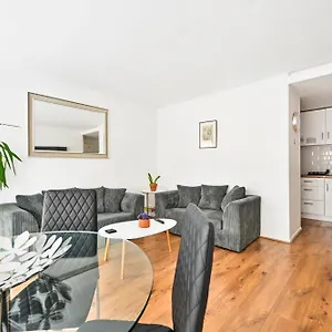 Lovely 2-bed, Sleeps 6, Near Stratford Station & Abba Voyage, Apartment